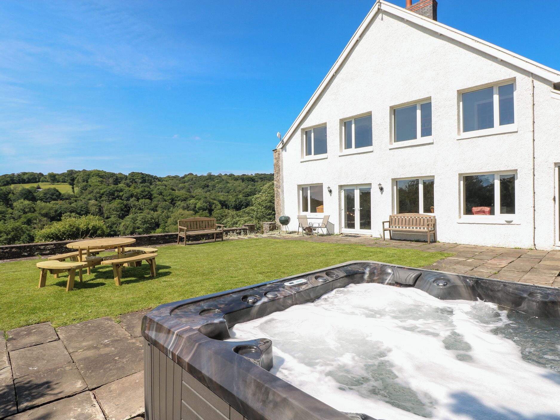 コテージ | 屋外ダイニングエリア