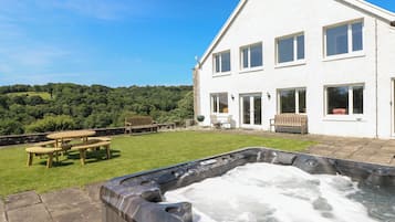 Cottage | Outdoor dining