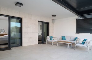 Apartment, 2 Bedrooms, Accessible, Smoking | Living room | Books - Apartment Mona - Dvosobni Stan (Zadar)