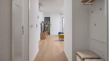 Apartment, 2 Bedrooms, Accessible, Smoking | Living room