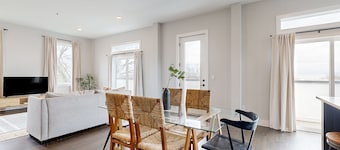 Modern condo with luxurious amenities, city views and close to local attractions