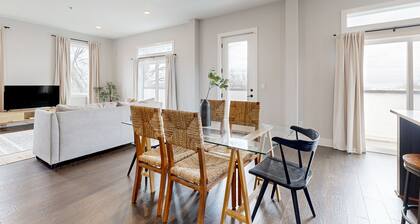 Modern condo with luxurious amenities, city views and close to local attractions