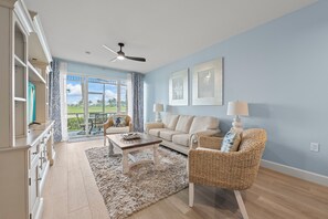 Smart TV - Golf Condo Views W/ Resort Pool and Amenities! (Naples)