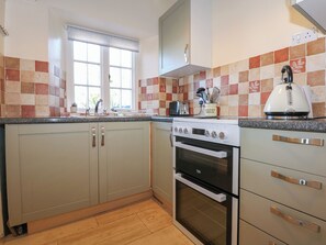 Cookware/dishes/utensils