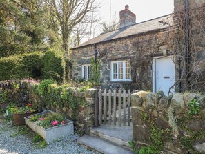 Exterior - Tyddyn Isaf Bach (Bangor)