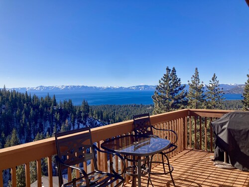 4Story Lakeview Retreat w/ Pool Table, Decks & Designer Vibes in Incline Village