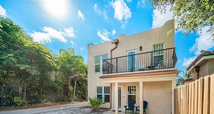 Beach Retreat W/Cabana Service - Steps to Downtown