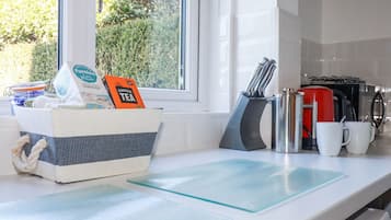 Astianpesukone, keittoastiat/astiat/ruokailuvälineet