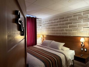 Deluxe Double Room, City View | In-room safe, desk, laptop workspace, iron/ironing board - HOTEL DE SAL ATIPAX (Uyuni)