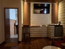 Caja de seguridad en la habitación y escritorio 