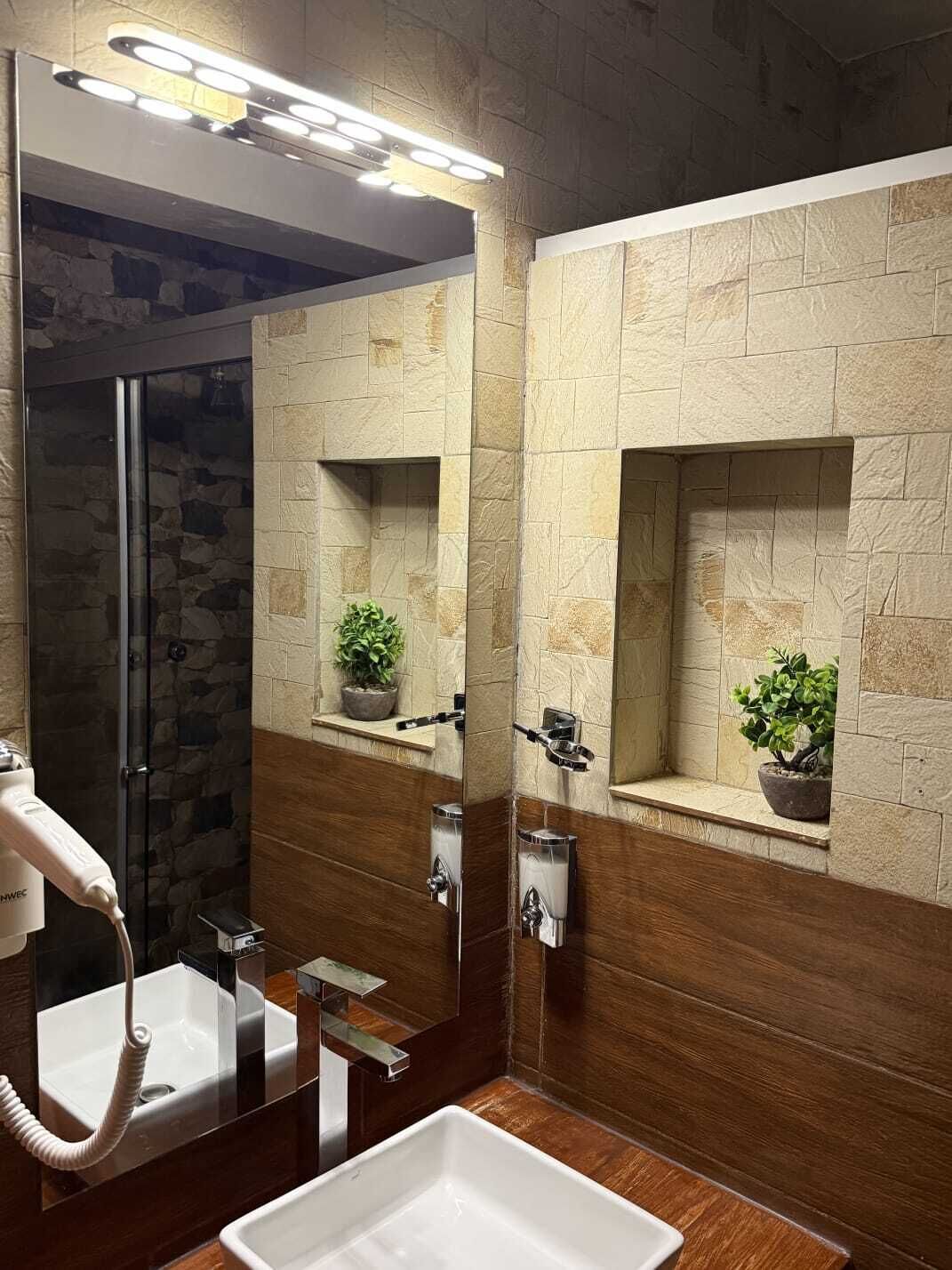Amenidades de baño gratuitas, secadora de cabello, toallas, jabón 
