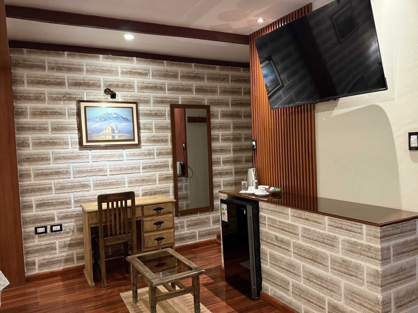 Caja de seguridad en la habitación y escritorio 