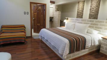 Cofres nos quartos, espaço de trabalho para notebook