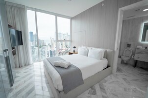 Deluxe Apartment | Premium bedding, individually decorated, individually furnished