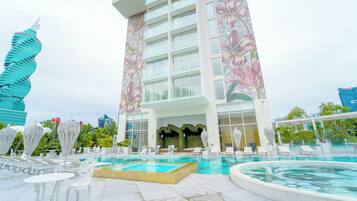 Kolam renang outdoor