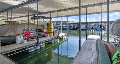 Spacious Lakeview Penthouse with Screened Balcony, Pool, Boat Slip & Lake Access