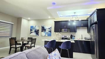 Deluxe Apartment, Executive Level | Living area