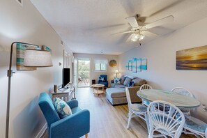 TV - Beach condo with balcony, pools, & hot tub- near golf & beach (Hilton Head)