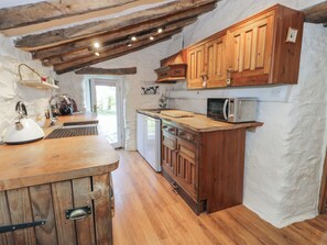 Dishwasher, cookware/dishes/utensils - Old Ty'n Y Wern (Bala)