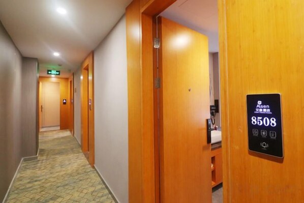 Unclassified image, 1 of 11, button - Eisen Concept Hotel Shanghai (Jiangsu Road Subway Station) (Shanghai)
