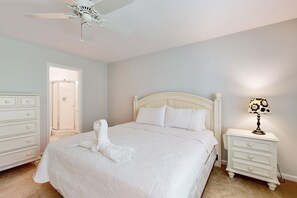 3 bedrooms, iron/ironing board, Internet, bed sheets - The Reserves of Nassau townhome w/shared pool, W/D & free WIFI (Lewes)