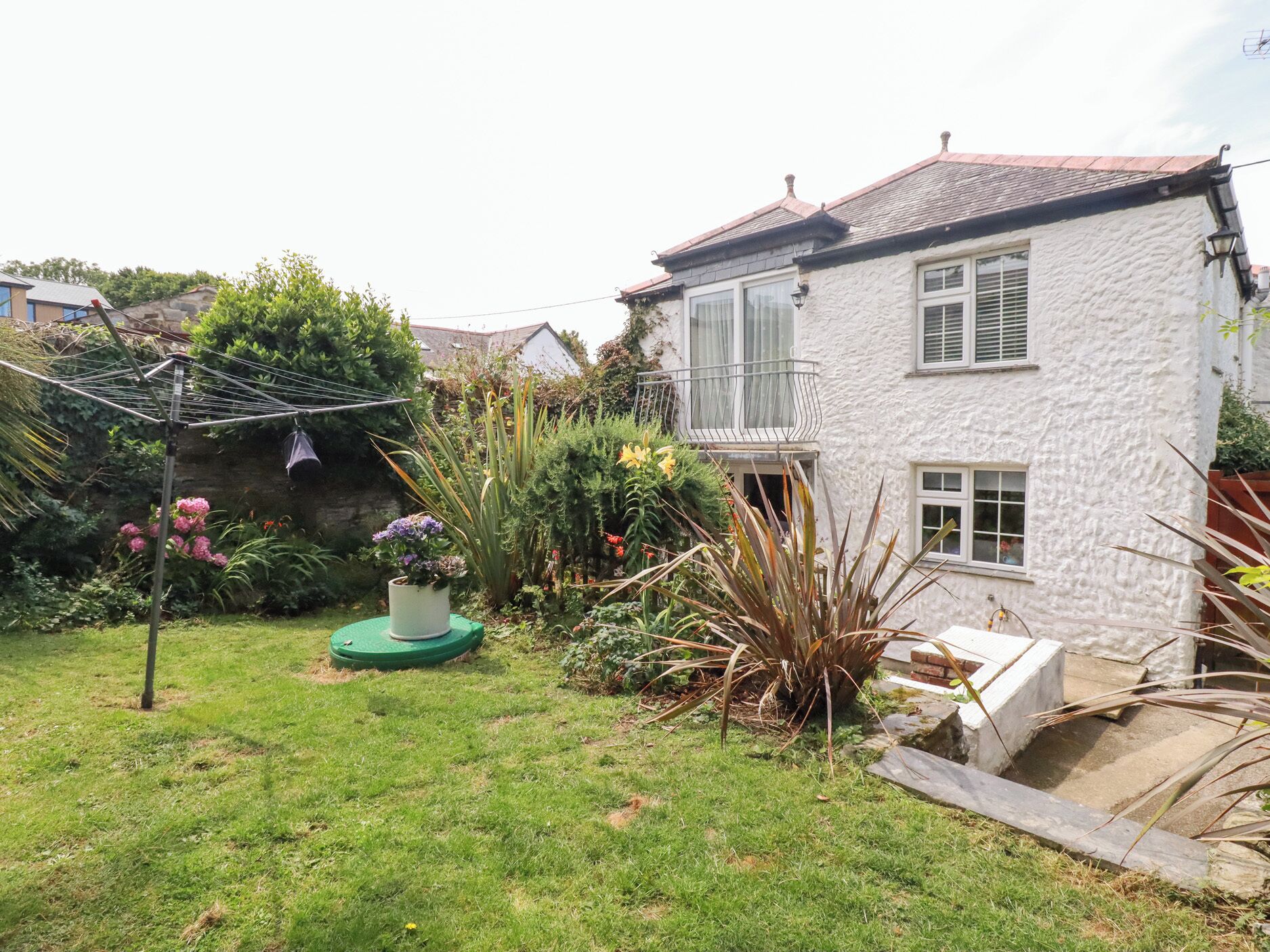 Cottage | Property grounds