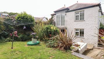 Cottage | Property grounds