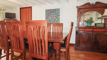 Cottage | Dining