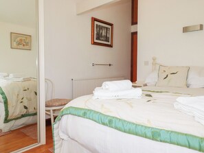 كوخ | 3 عدّة غرف نوم وبديكورات فريدة لكل غرفة وطراز فريد لكل وحدة