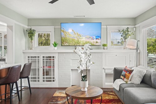 Mins to Belmont Shore - Firepit - Game Room - BBQ - Free Parking - FIFA 2026!