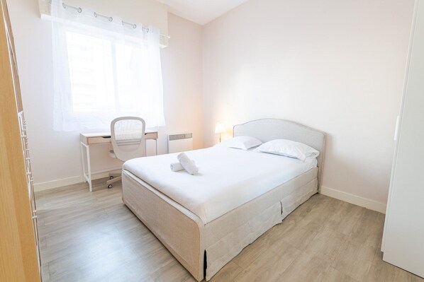 Bureau, Wi-Fi, literie fournie