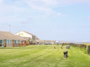 Property grounds - 98 Waterside Park (Lowestoft)