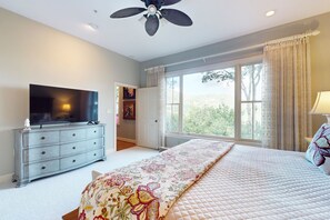 3 bedrooms, iron/ironing board, Internet, bed sheets