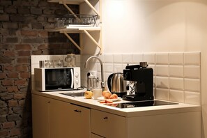 Comfort Studio, Courtyard View | Dapur peribadi