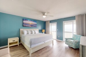 3 slaapkamers, een strijkplank/strijkijzer, internet, beddengoed