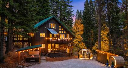 Forest+Mountain Views, Hot Tub, Sauna, EV Charger, Dogs OK, Near Lake Wenatchee