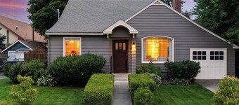 Sophisticated & charming bungalow, EV charger, walk to main street, dogs OK!