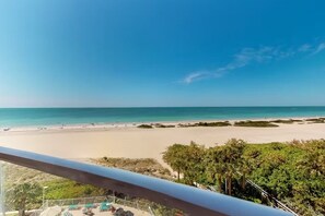 Liegestühle, Strandtücher