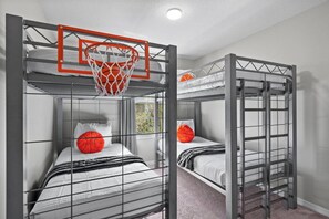 3 bedrooms, travel cot, WiFi, bed sheets
