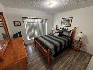 3 quartos, ferros/tábuas de passar roupa, Wi-Fi, roupa de cama