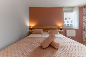 2 bedrooms, iron/ironing board, travel cot, WiFi