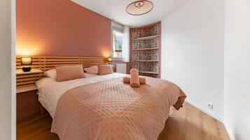 2 dormitoris, planxa i posts de planxar, un bressol de viatge i wifi