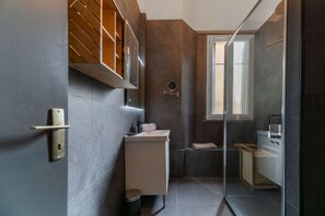 Hair dryer - Le Larbaud - 19 rue Larbaud - Vichy (Vichy)