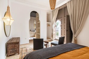6 bedrooms, iron/ironing board, WiFi, bed sheets - Luxurious 6-bedroom private riad with pool and AC in Marrakesh - Aubiane 88 (Marrakech)