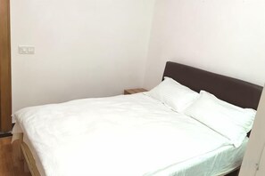Unclassified image, 4 of 11, button - Jincheng Hostel (Shanghai)