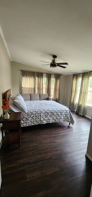 3 chambres, fer et planche à repasser, Wi-Fi gratuit, draps fournis