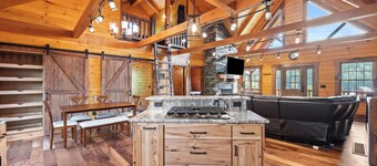 Charming 5-bedroom Cabin with Movie Theater, Hot Tub, and WiFi