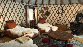 1 Schlafzimmer, Schreibtisch, Bügeleisen/Bügelbrett, Reisekinderbett