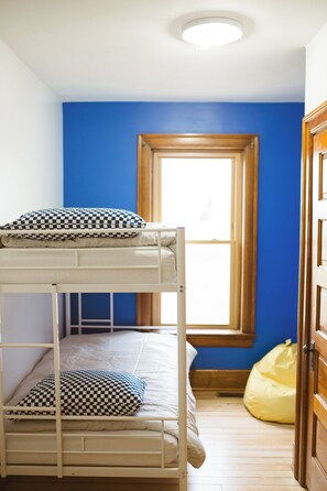 5 slaapkamers, een strijkplank/strijkijzer, wifi, beddengoed