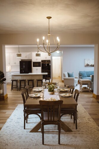 Spacious House with Large yard and King-size bed